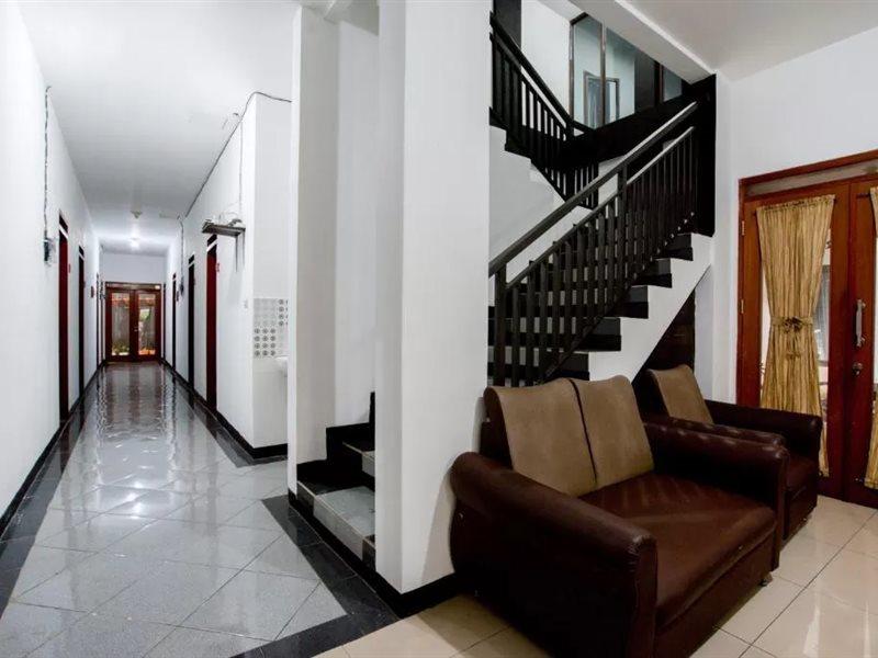 Oyo 3029 Diamond Cisitu Syariah Hotel