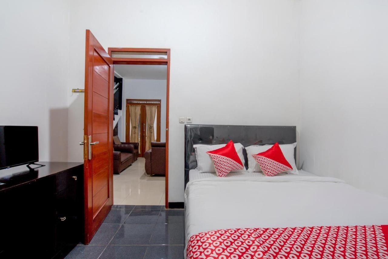 Hotel Oyo 3029 Diamond Cisitu Syariah 2*