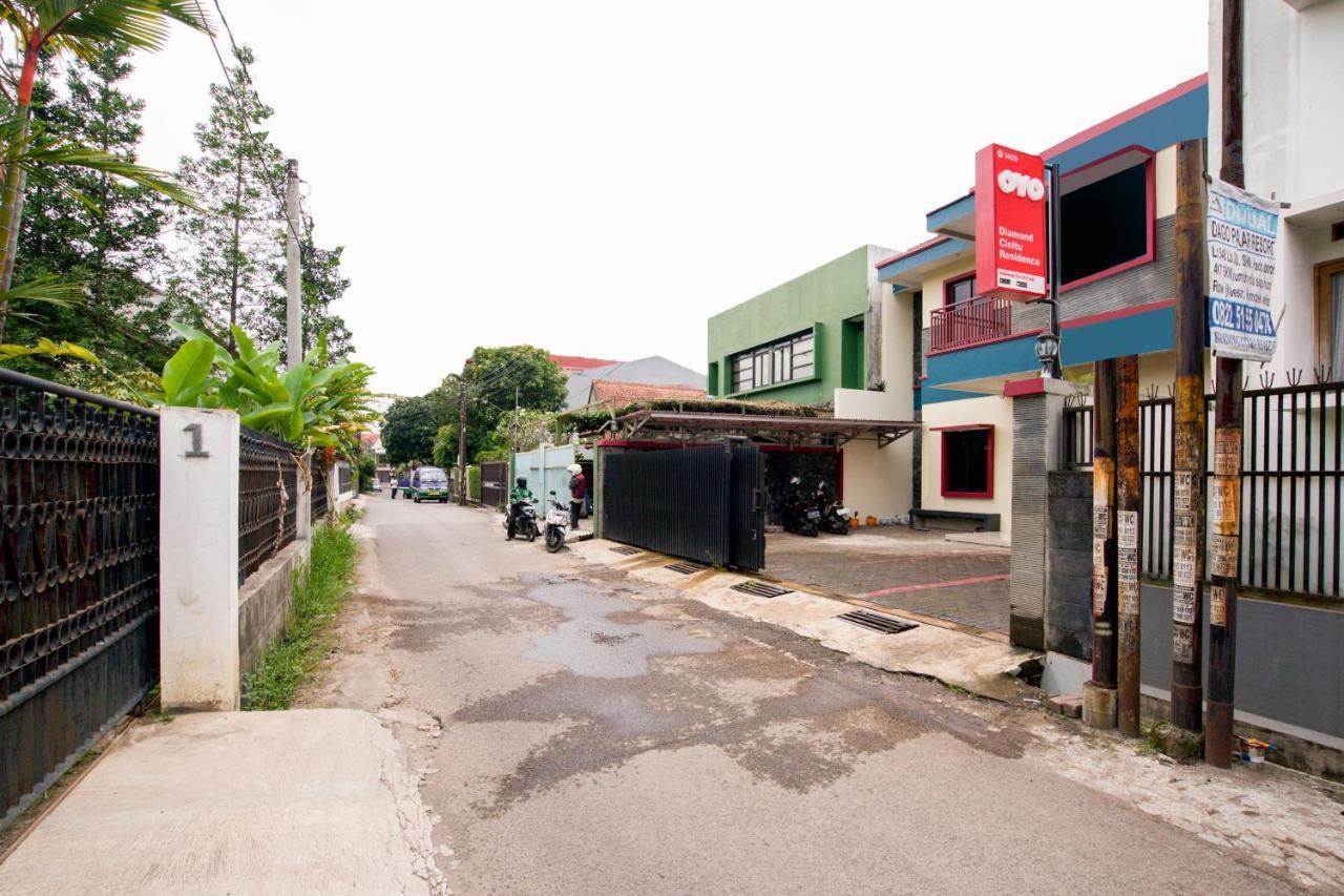 Hotel Oyo 3029 Diamond Cisitu Syariah 2*