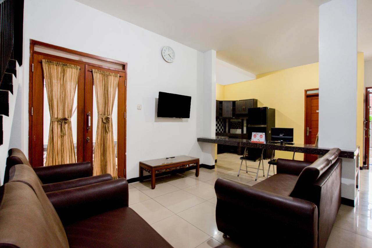 Hotel Oyo 3029 Diamond Cisitu Syariah 2*