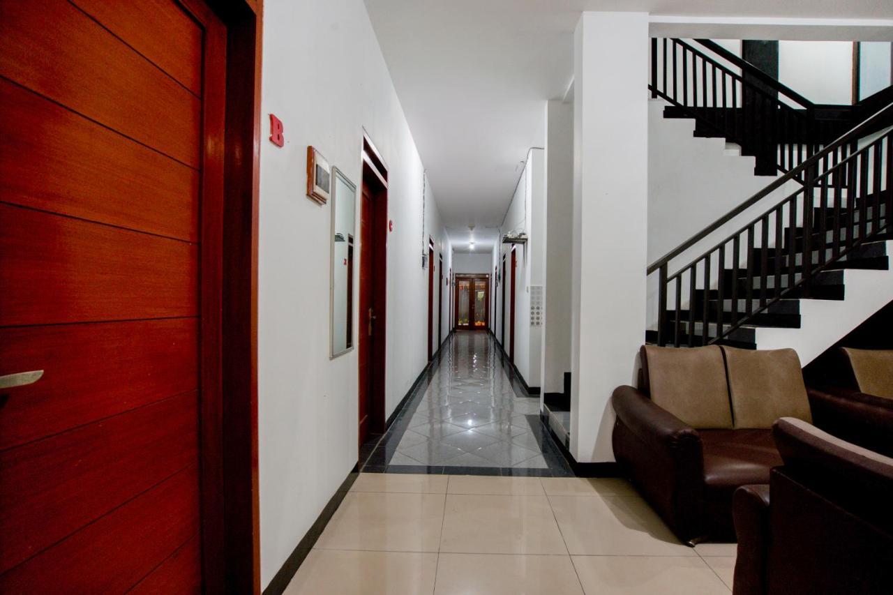 Oyo 3029 Diamond Cisitu Syariah Hotel